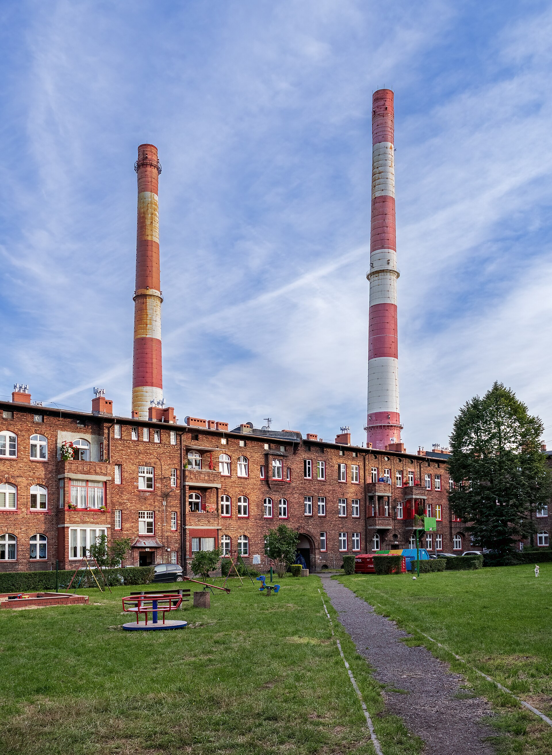 Cars Nikiszowiec, Courtyard With Chimneys, 2024 08 09 Full HD Wallpaper #3669