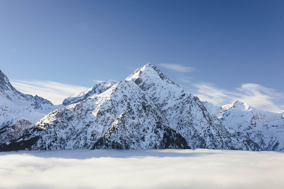 Mountain Breathtaking View Of Snow Covered Mountains Under A Clear Sky In Les Deux Alpes, France. HD Wallpaper #3856