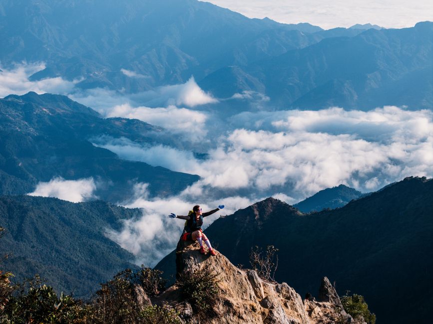 Mountain Hiker Celebrates On A Peak With Stunning Mountain And Cloud Views In Vietnam, Capturing The Spirit Of Adventure. HD Wallpaper #3869